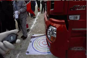 新疆和田东风天龙中国卡车司机驾驶员大赛 维族兄弟同场竞技