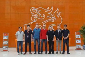 12台联合卡车交付俄罗斯