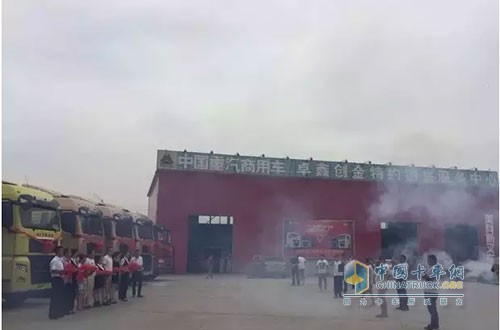 热火朝天的交车仪式