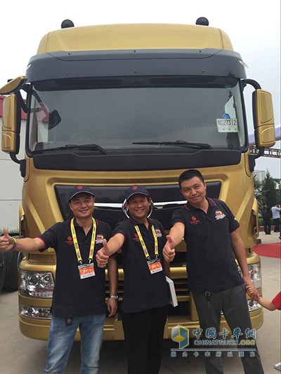 前三甲天龙哥赵利军、吕建明、张富合影