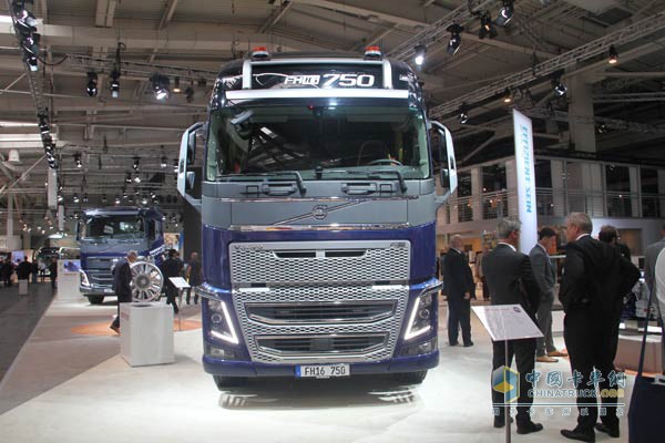 016年9月21日，汉诺威国际商用车展在德国汉诺威如期开幕，在这“高手云集”的擂台上，沃尔沃给大家带来了优化升级的车型，卡车网采访团队就在沃尔沃展台截获一台FH大件万博体育app下载入口。