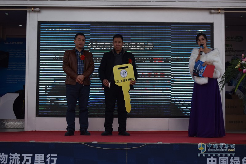 一汽解放 J6P重卡 绿通版 390马力 8X4 9.5米 国五栏板载货车(CA1310P66K2L7T4E5)