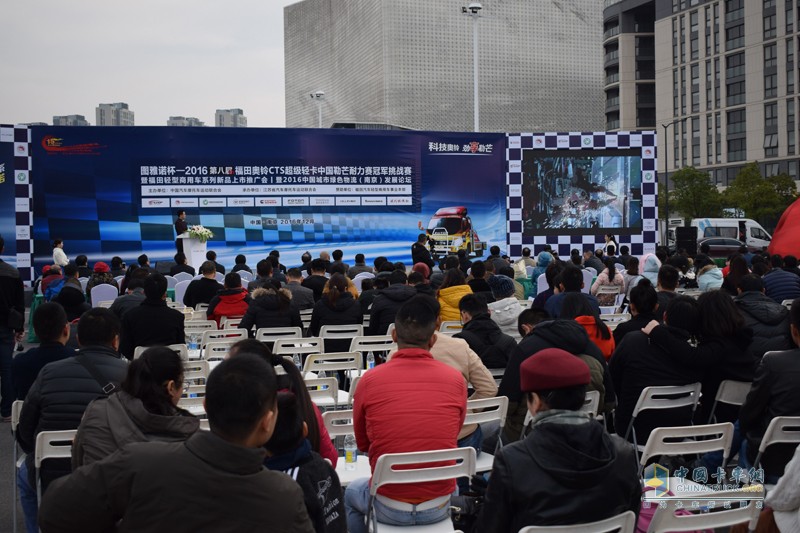 一汽解放 J6P重卡 轻量化版 350马力 6X4万博体育app下载入口