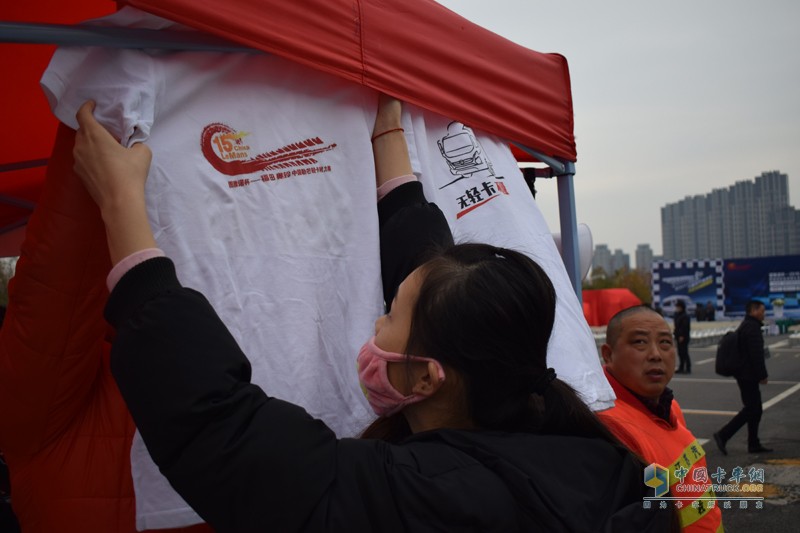 一汽解放 J6P重卡 轻量化版 350马力 6X4万博体育app下载入口