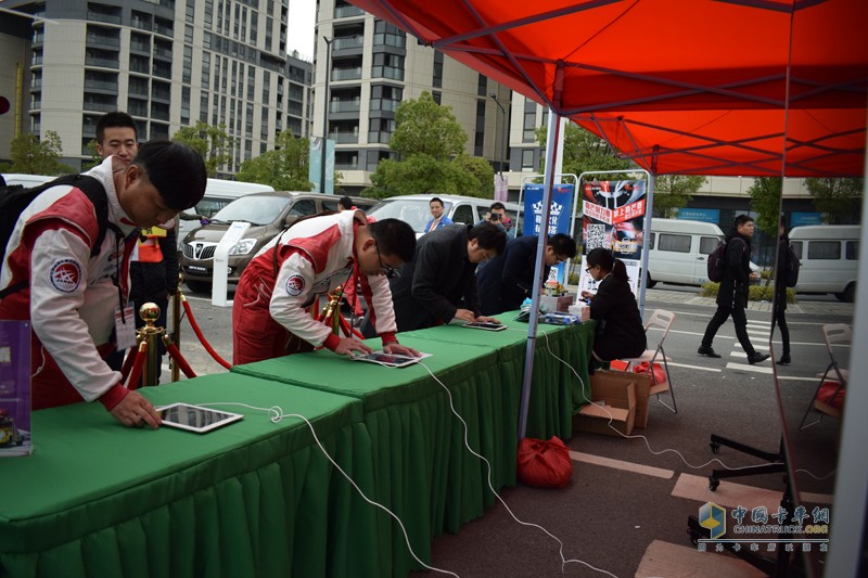 一汽解放 J6P重卡 轻量化版 350马力 6X4万博体育app下载入口