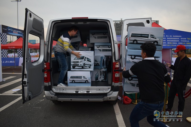 一汽解放 J6P重卡 轻量化版 350马力 6X4万博体育app下载入口