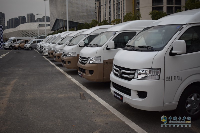 一汽解放 J6P重卡 轻量化版 350马力 6X4万博体育app下载入口