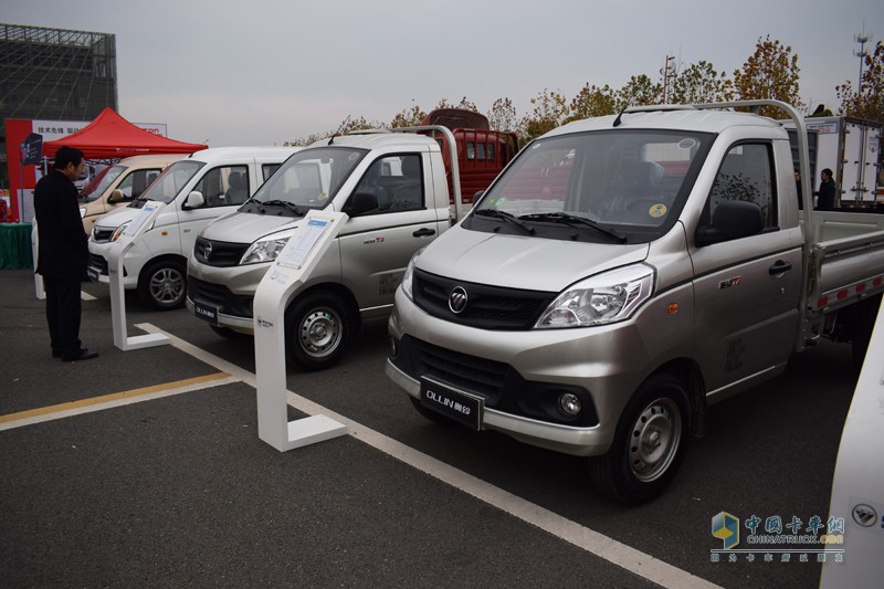 一汽解放 J6P重卡 轻量化版 350马力 6X4万博体育app下载入口