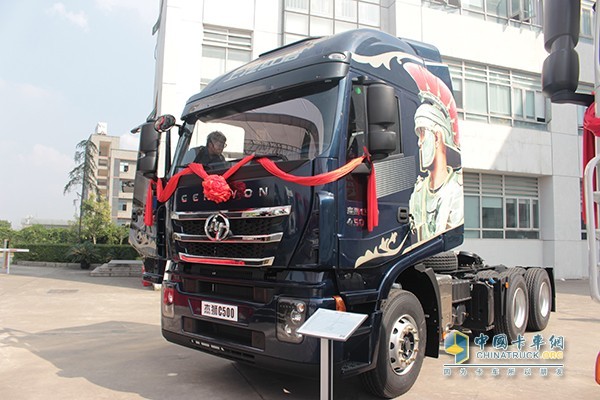 上汽依维柯红岩杰狮