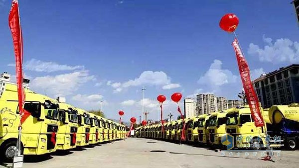 30辆汕德卡C7H 6x4散装水泥万博体育app下载入口
成功交付昭通亿润物流公司