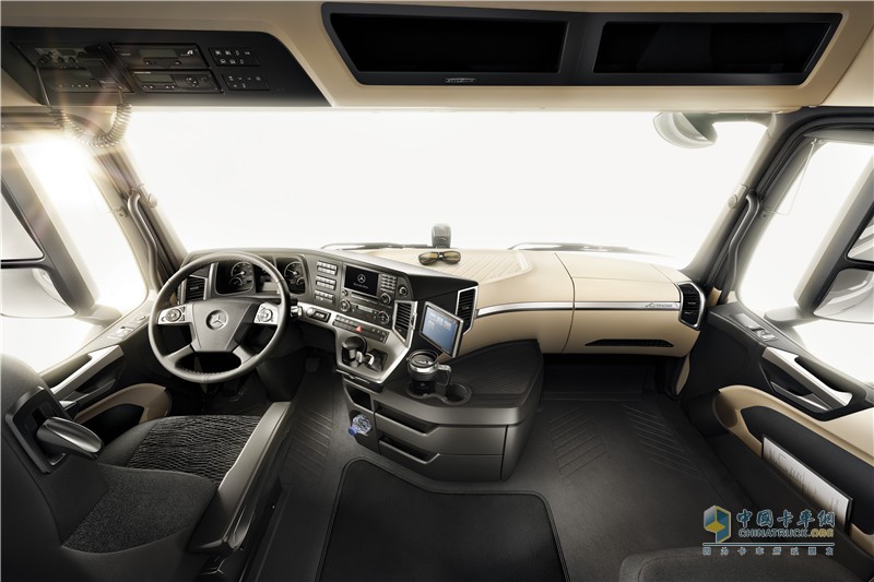 梅赛德斯-奔驰新Actros公路万博体育app下载入口