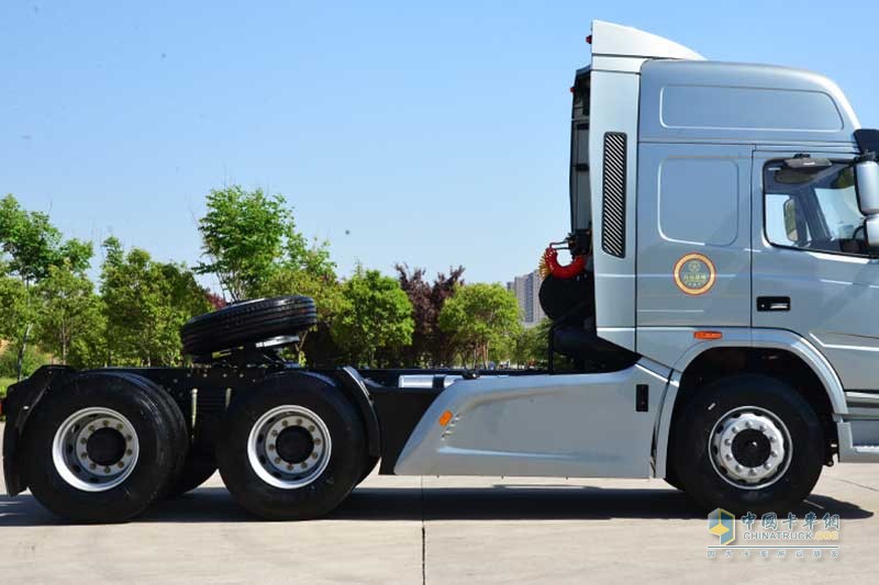 大运重卡 N8V系列 6×4 360马力 万博体育app下载入口
