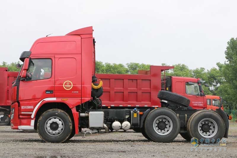 大运 新N8V重卡 430马力 6X4 LNG万博体育app下载入口
 