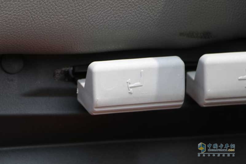 大运 新N8V重卡 430马力 6X4 LNG万博体育app下载入口
 