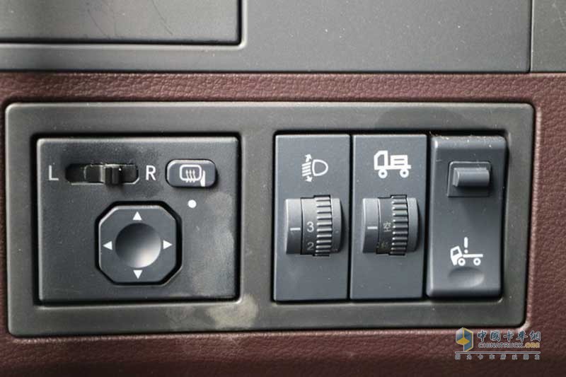 大运 新N8V重卡 430马力 6X4 LNG万博体育app下载入口
 