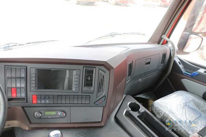 大运 新N8V重卡 430马力 6X4 LNG万博体育app下载入口
 