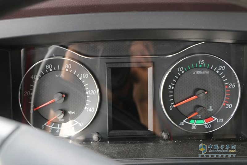 大运 新N8V重卡 430马力 6X4 LNG万博体育app下载入口
 