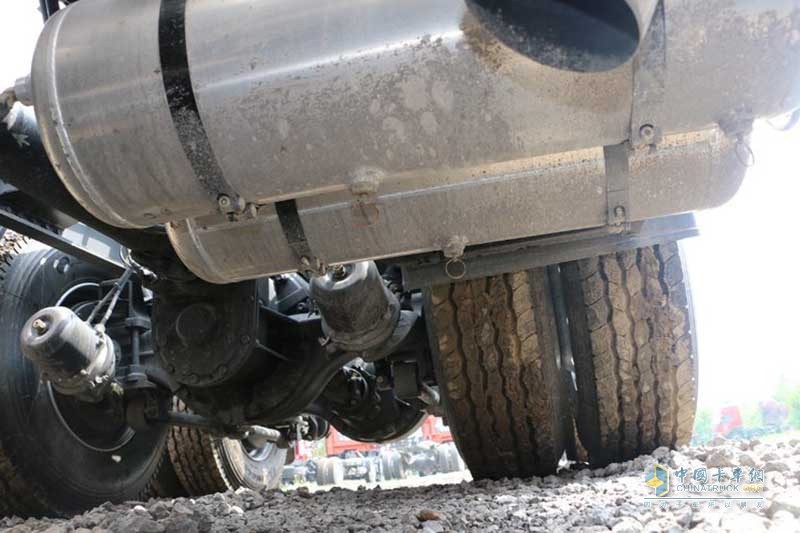 大运 新N8V重卡 430马力 6X4 LNG万博体育app下载入口
 