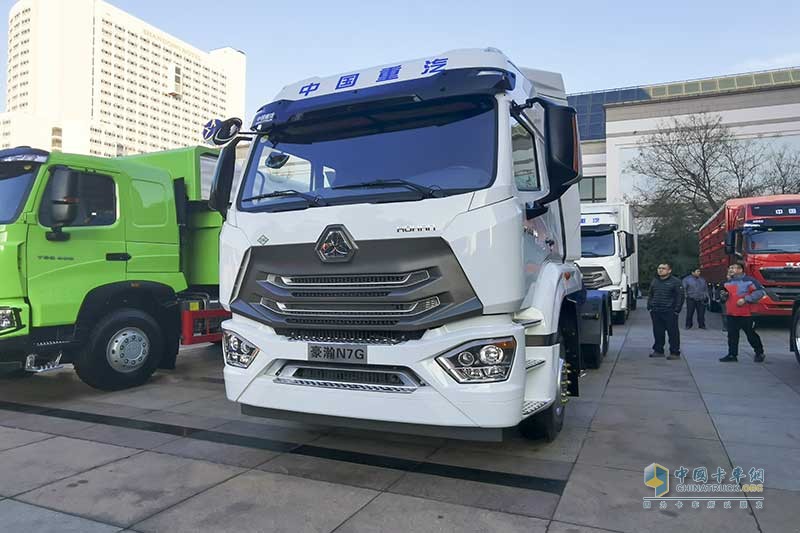 中国重汽 豪瀚 N7G 480马力 6×4 天然气 万博体育app下载入口