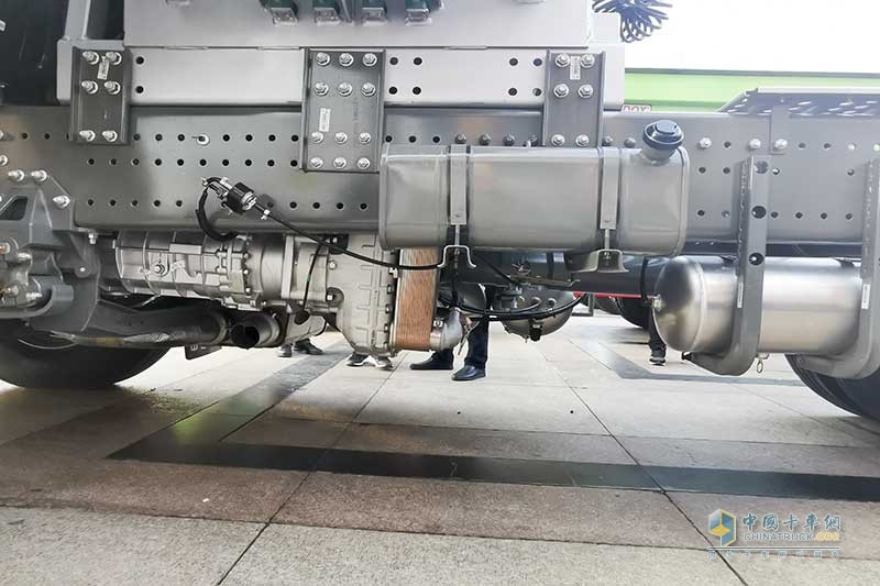 中国重汽 豪瀚 N7G 480马力 6×4 天然气 万博体育app下载入口