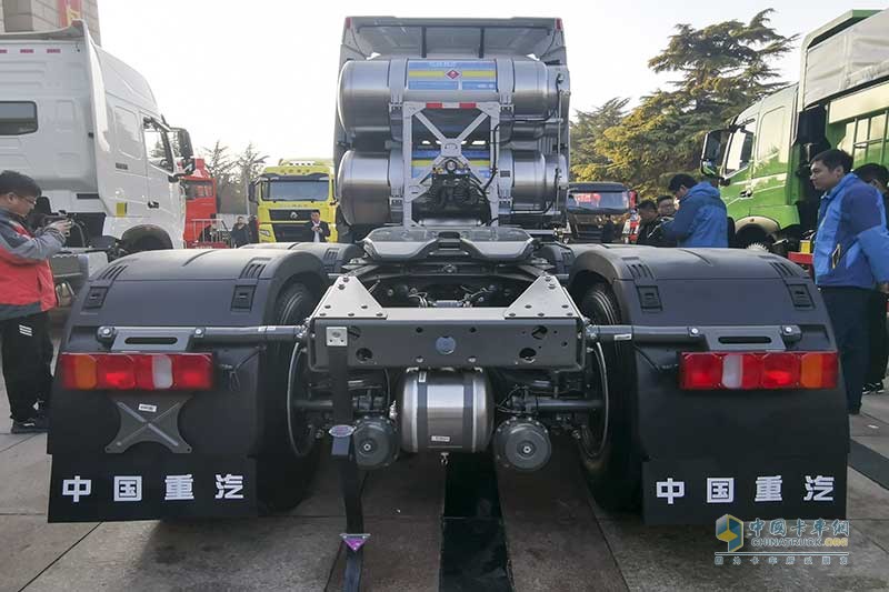 中国重汽 豪瀚 N7G 480马力 6×4 天然气 万博体育app下载入口