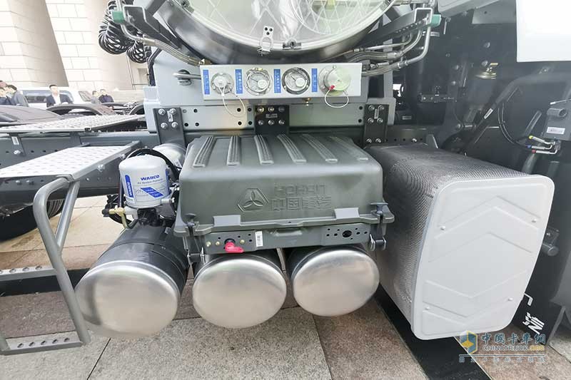 中国重汽 豪瀚 N7G 480马力 6×4 天然气 万博体育app下载入口