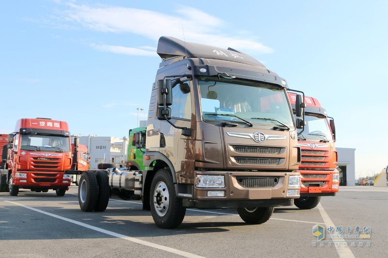 解放 麟VH 160马力 6.7米单排载货车