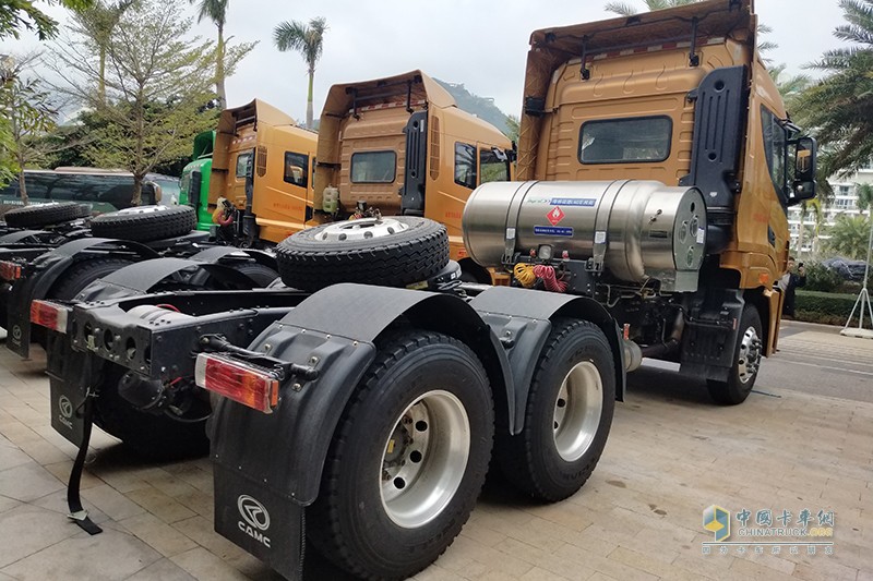 华菱星马 汉马H9 6×4 410马力 旗舰版 LNG/CNG万博体育app下载入口（低地板）