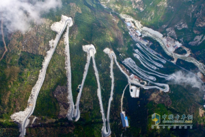 想低调都不行！指定用车东风天龙即将登上公路建设史上“珠峰”