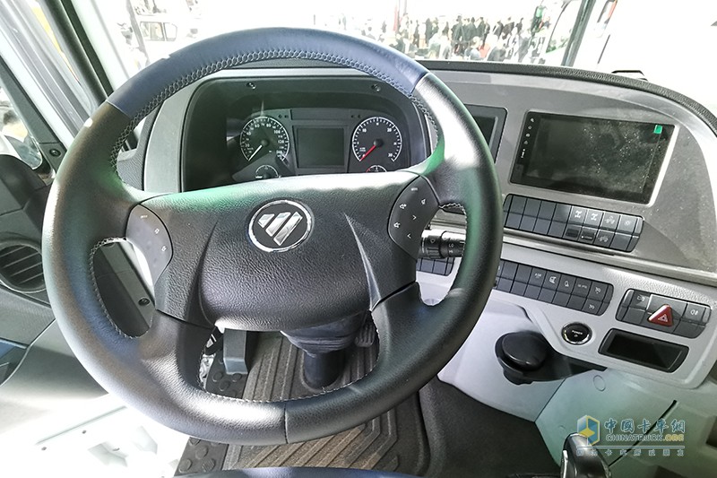 福田戴姆勒 欧曼EST-A 2019款 国六畅行版 560马力 6×4 万博体育app下载入口
