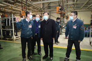 谭旭光深夜突击检查中国重汽加班生产领导干部带班执行情况