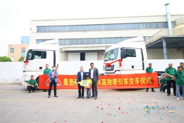 德国曼恩TGX高效版万博体育app下载入口
交付仪式