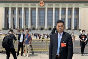 积极建言献策 全国人大代表刘汉如董事长在京履行代表职能