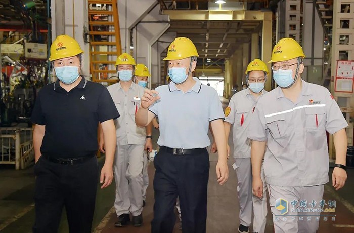 东风公司党委常委、副总经理杨青到东风商用车有限公司开展调研工作