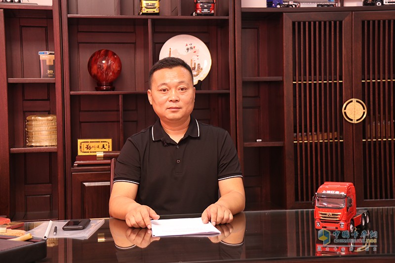 上汽红岩万博体育app下载入口
再交大单 广饶轮胎“坐”上红岩杰卡