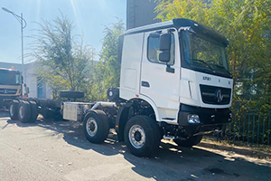 瞄准市场需求，北奔国六8x6油田专用车底盘样车下线