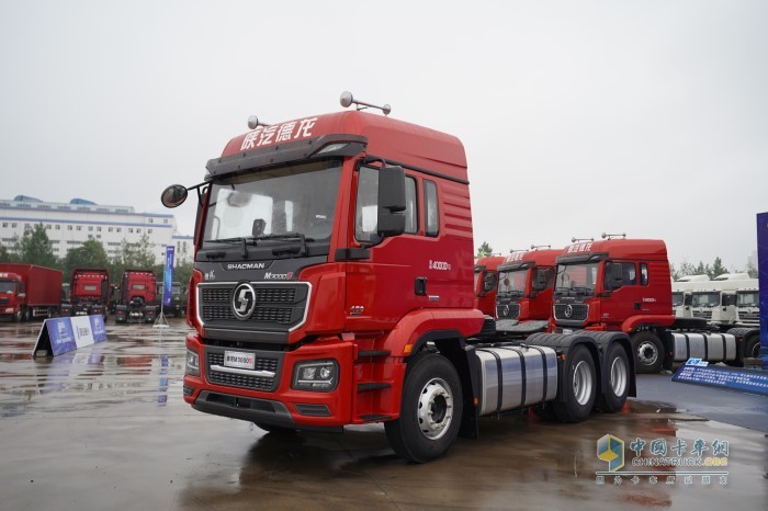 陕汽德龙M3000S 6×4万博体育app下载入口
