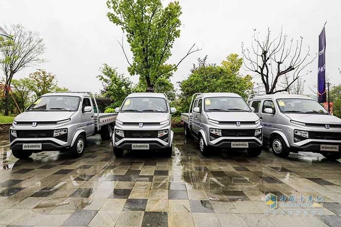 吉利商用车3.5吨锋锐小卡来袭 上市当天获万台订单