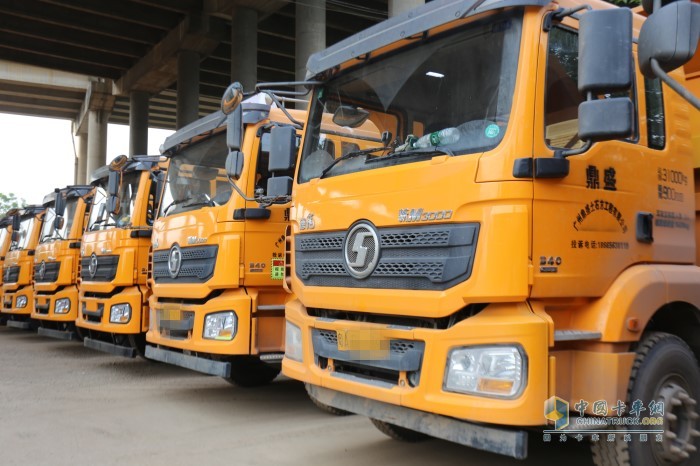 陕汽德龙自卸车