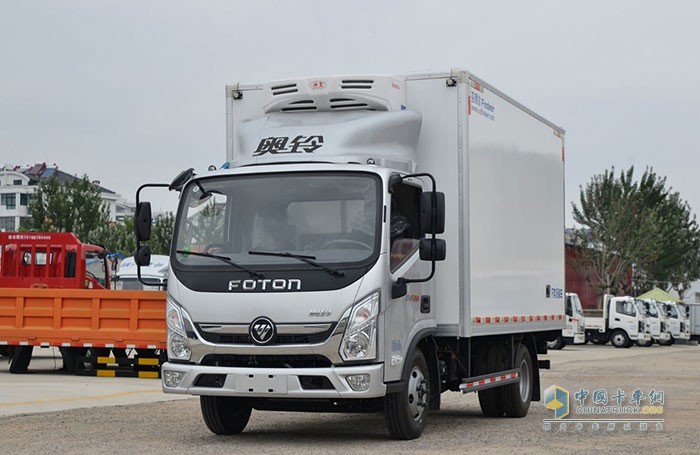 奥铃旗下的北极熊冷藏车