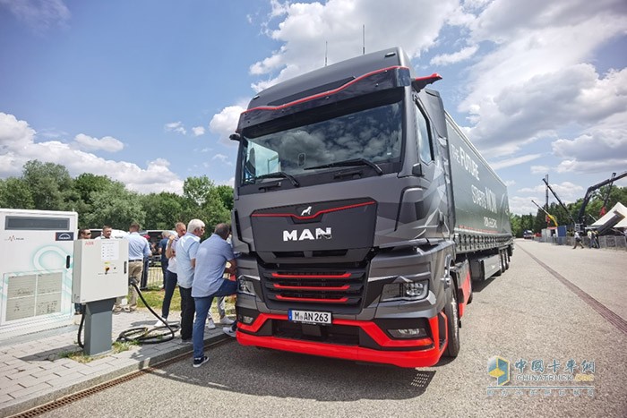 曼恩电动重卡eTruck在2023曼恩卡车技术节上再度亮相