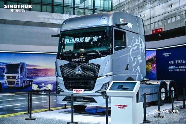 中国重汽全新一代燃油万博体育app下载入口
：MC13H高效引擎助您征途无界，畅行无疆！