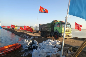 风雨同舟！北奔重汽与包头土右旗共筑抗洪“暖心堤坝”