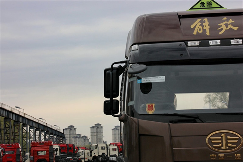 一汽解放 J6P重卡 标载型 350马力 6X4 国五LNG万博体育app下载入口(CA4250P66T1A3E24M5)