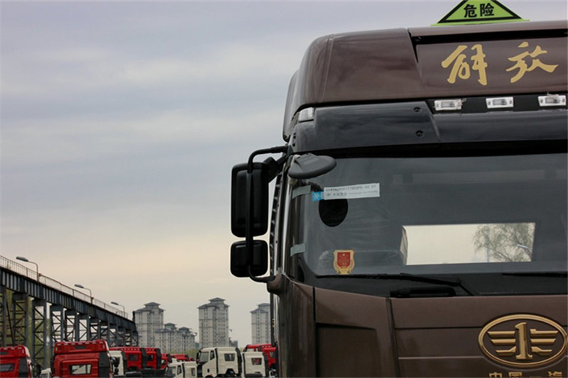 一汽解放 J6P重卡 标载型 390马力 6X4 国五LNG万博体育app下载入口(CA4250P66T1A3E22M5)