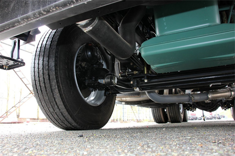 一汽解放 J6P重卡 标载型 390马力 6X4 国五LNG万博体育app下载入口(CA4250P66T1A3E22M5)