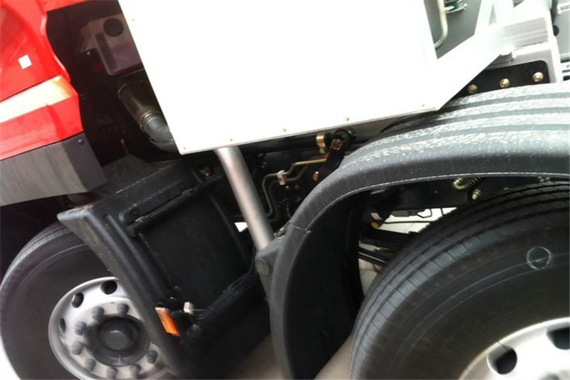 东风商用车 天龙重卡 375马力 6X2 国五天然气万博体育app下载入口
(DFH4240A1)