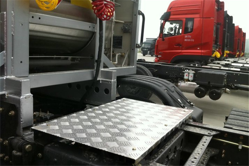 东风商用车 天龙重卡 375马力 6X2 国五天然气万博体育app下载入口
(DFH4240A1)