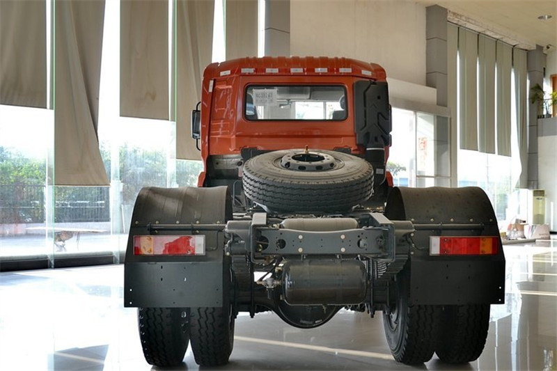 东风商用车 天龙重卡 340马力 4X2 国四万博体育app下载入口
(13T后桥)(DFL4181A6)