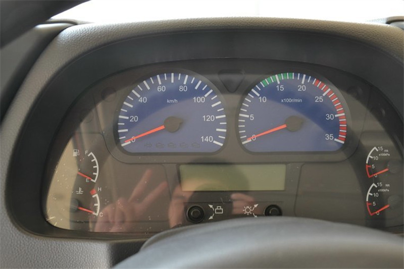 东风商用车 天龙重卡 340马力 4X2 国四万博体育app下载入口
(13T后桥)(DFL4181A6)